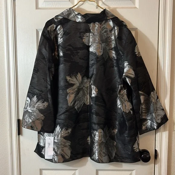 Elegant Black and Silver Floral Cardigan - Picture 4 of 6